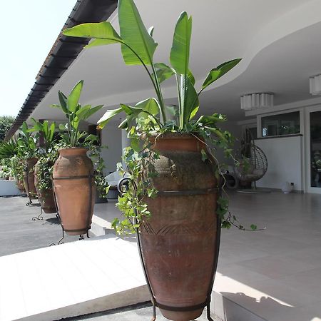 Love & Fama Hotel Sabaudia Luaran gambar