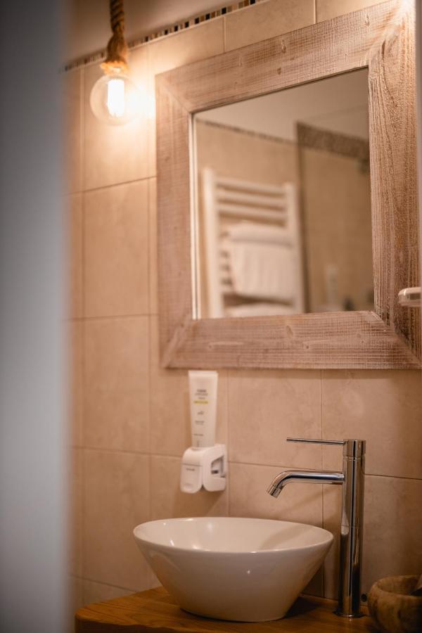 Love & Fama Hotel Sabaudia Luaran gambar